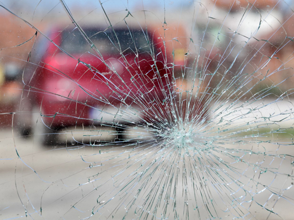 cracks-windshield